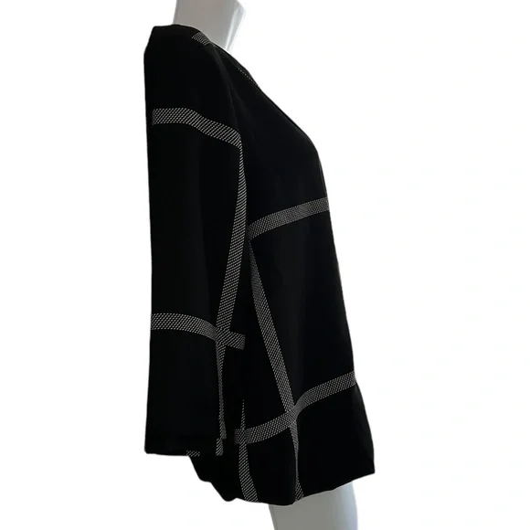 41 Hawthorne | Black and White Blouse | V-Neck and Pleated Front Detail - Picture 3 of 5